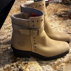 Harley-Davidson Beige Leather Boots with Buckle